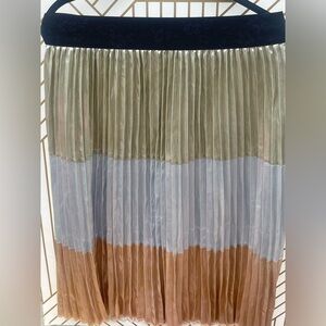 LuLaRoe Jill Sparkly Pleated Skirt